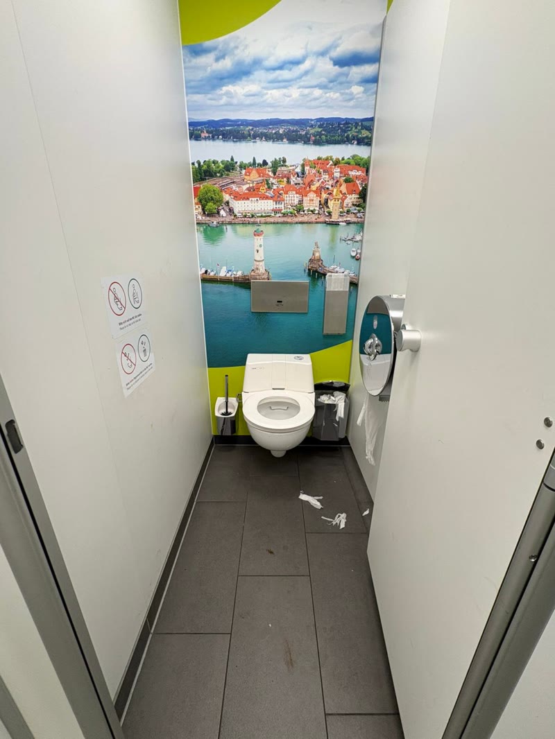 Sanitärbereich vor der Reinigung